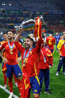 Dani Carvajal, İspanya ve İngiltere milli takımları arasında Almanya 'nın başkenti Berlin' de oynanan UEFA Euro 2024 final maçını kazandıktan sonra kutlama yaparken görüldü (Maciej Rogowski))
