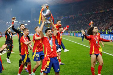 Jesus Navas, İspanya ve İngiltere milli takımları arasında Olimpiyat Stadyumu, Berlin, Almanya 'da oynanan UEFA Euro 2024 final maçını kazandıktan sonra kutlama yaparken görüldü (Maciej Rogowski)