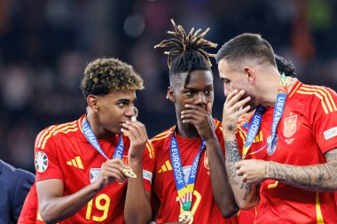 Lamine Yamal, Nico Williams, Joselu UEFA Euro 2024 final maçında İspanya ve İngiltere milli takımları arasında Olympiastadium, Berlin, Almanya 'da görüldü (Maciej Rogowski))