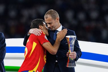 Rodri ve Aleksander Ceferin, UEFA Euro 2024 final maçında İspanya ve İngiltere milli takımları arasında Berlin Olimpiyat Stadyumu 'nda görüldü (Maciej Rogowski))