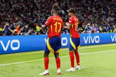 Nico Williams, Lamine Yamal, İspanya ve İngiltere milli takımları arasında Berlin Olimpiyat Stadyumu 'nda oynanan UEFA Euro 2024 final maçında gol attıktan sonra kutlama yaparken görüldü (Maciej Rogowski)