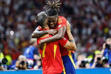 Alvaro Morata, Nico Williams, UEFA Euro 2024 final maçında İspanya ve İngiltere milli takımları arasında Berlin Olimpiyat Stadyumu 'nda gol attıktan sonra kutlama yaparken görüldü (Maciej Rogowski))