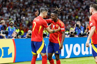 Alvaro Morata, Nico Williams, UEFA Euro 2024 final maçında İspanya ve İngiltere milli takımları arasında Berlin Olimpiyat Stadyumu 'nda gol attıktan sonra kutlama yaparken görüldü (Maciej Rogowski))