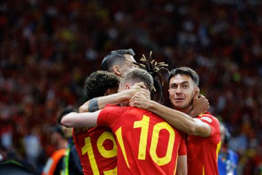 İspanya takımı UEFA Euro 2024 final maçında attığı golü kutlarken görüldü. İspanya ve İngiltere milli takımları arasında Olympiastadium, Berlin, Almanya 'da (Maciej Rogowski))