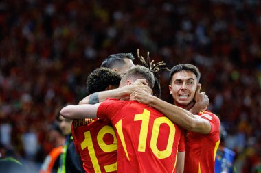 İspanya takımı UEFA Euro 2024 final maçında attığı golü kutlarken görüldü. İspanya ve İngiltere milli takımları arasında Olympiastadium, Berlin, Almanya 'da (Maciej Rogowski))