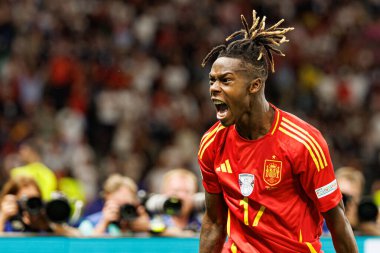 Nico Williams, İspanya ve İngiltere milli takımları arasında Almanya 'nın başkenti Berlin' de oynanan 2024 UEFA Euro 2024 final maçında gol attıktan sonra kutlama yaparken görüldü. (Maciej Rogowski))