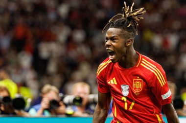 Nico Williams, İspanya ve İngiltere milli takımları arasında Almanya 'nın başkenti Berlin' de oynanan 2024 UEFA Euro 2024 final maçında gol attıktan sonra kutlama yaparken görüldü. (Maciej Rogowski))