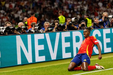 Nico Williams, İspanya ve İngiltere milli takımları arasında Almanya 'nın başkenti Berlin' de oynanan 2024 UEFA Euro 2024 final maçında gol attıktan sonra kutlama yaparken görüldü. (Maciej Rogowski))