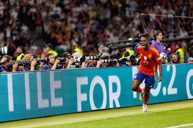 Nico Williams, İspanya ve İngiltere milli takımları arasında Almanya 'nın başkenti Berlin' de oynanan 2024 UEFA Euro 2024 final maçında gol attıktan sonra kutlama yaparken görüldü. (Maciej Rogowski))