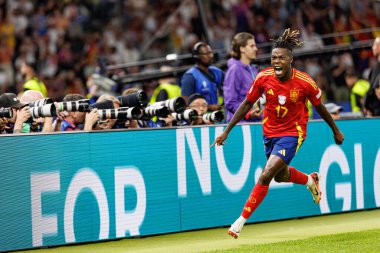 Nico Williams, İspanya ve İngiltere milli takımları arasında Almanya 'nın başkenti Berlin' de oynanan 2024 UEFA Euro 2024 final maçında gol attıktan sonra kutlama yaparken görüldü. (Maciej Rogowski))