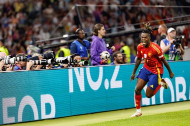 Nico Williams, İspanya ve İngiltere milli takımları arasında Almanya 'nın başkenti Berlin' de oynanan 2024 UEFA Euro 2024 final maçında gol attıktan sonra kutlama yaparken görüldü. (Maciej Rogowski))
