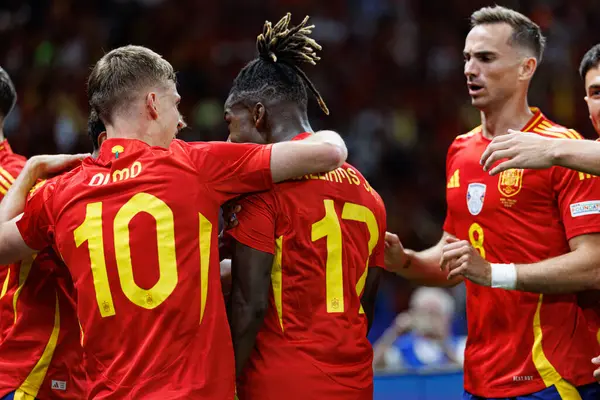 İspanya takımı UEFA Euro 2024 final maçında attığı golü kutlarken görüldü. İspanya ve İngiltere milli takımları arasında Olympiastadium, Berlin, Almanya 'da (Maciej Rogowski))