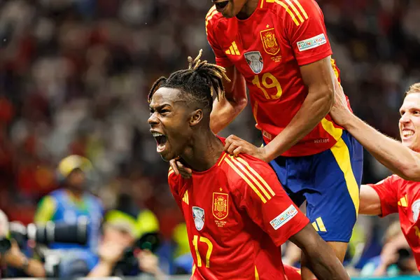 Nico Williams, İspanya ve İngiltere milli takımları arasında Almanya 'nın başkenti Berlin' de oynanan 2024 UEFA Euro 2024 final maçında gol attıktan sonra kutlama yaparken görüldü. (Maciej Rogowski))