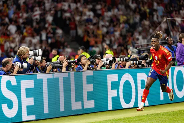 Nico Williams, İspanya ve İngiltere milli takımları arasında Almanya 'nın başkenti Berlin' de oynanan 2024 UEFA Euro 2024 final maçında gol attıktan sonra kutlama yaparken görüldü. (Maciej Rogowski))