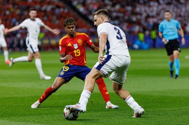 Lamine Yamal, Luke Shaw UEFA Euro 2024 final maçında İspanya ve İngiltere milli takımları arasında Berlin Olimpiyatları 'nda görüldü (Maciej Rogowski))