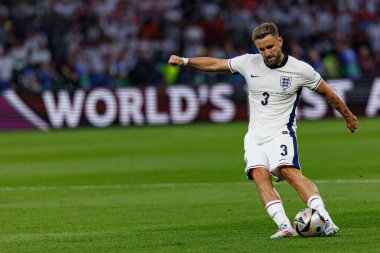 Luke Shaw, UEFA Euro 2024 final maçında İspanya ve İngiltere milli takımları arasında Berlin Olimpiyat Stadyumu 'nda görüldü (Maciej Rogowski))