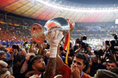 David Raya ve Rodri UEFA Euro 2024 final maçında İspanya ve İngiltere milli takımları arasında Berlin Olimpiyat Stadyumu 'nda görüldü (Maciej Rogowski))