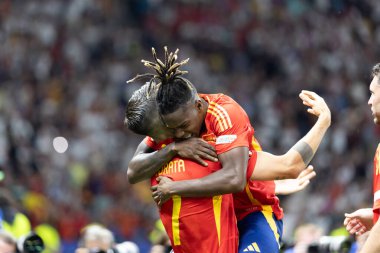 Nico Williams, Alvaro Morata, UEFA Euro 2024 final maçında İspanya ve İngiltere milli takımları arasında Almanya 'nın başkenti Berlin' de oynanan Olympiastadium 'da gol attıktan sonra kutlama yaparken görüldü (Maciej Rogowski))