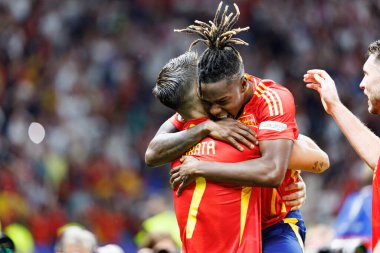 Nico Williams, Alvaro Morata, UEFA Euro 2024 final maçında İspanya ve İngiltere milli takımları arasında Almanya 'nın başkenti Berlin' de oynanan Olympiastadium 'da gol attıktan sonra kutlama yaparken görüldü (Maciej Rogowski))
