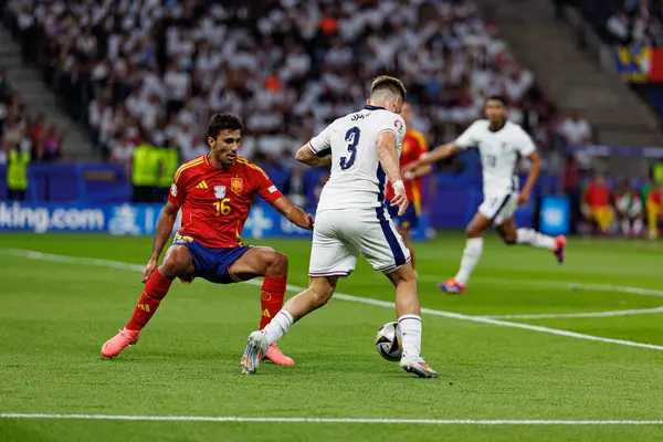 Rodi, Luke Shaw UEFA Euro 2024 final maçında İspanya ve İngiltere milli takımları arasında Olympiastadium, Berlin, Almanya 'da görüldü (Maciej Rogowski)