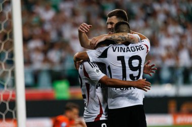 Luquinhas, PKO BP Ekstraklasa maçında Stadion Miejski Legii Warszawa 'daki Legia Warszawa ve Zaglebie Lubin takımları arasında attığı golü kutluyor. (Maciej Rogowski))
