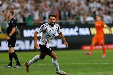 Luquinhas, PKO BP Ekstraklasa maçında Stadion Miejski Legii Warszawa 'daki Legia Warszawa ve Zaglebie Lubin takımları arasında attığı golü kutluyor. (Maciej Rogowski))