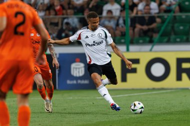 Steve Kapuadi, PKO BP Ekstraklasa maçı sırasında Stadion Miejski Legii Warszawa, Varşova, Polonya 'daki Legia Warszawa ve Zaglebie Lubin takımları arasında oynanır. (Maciej Rogowski)
