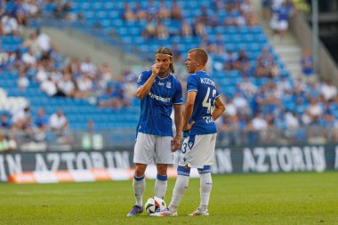 Elias Andersson, Antoni Kozubal PKO BP Ekstraklasa maçı sırasında Enea Stadion, Poznan, Polonya 'da Lech Poznan ve Gornik Zabrze takımları arasında oynuyordu (Maciej Rogowski))