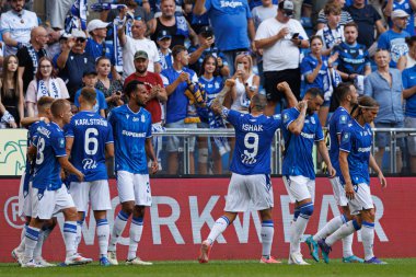 Mikael Ishak, PKO BP Ekstraklasa maçında Enea Stadion, Poznan, Polonya 'daki Lech Poznan ve Gornik Zabrze takımları arasında attığı golü kutluyor (Maciej Rogowski))