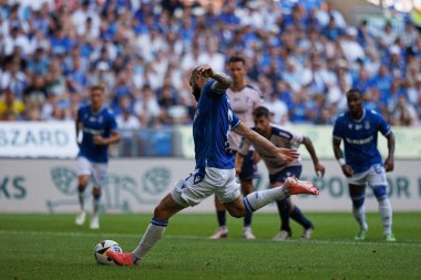 Mikael Ishak, PKO BP Ekstraklasa maçında Enea Stadion, Poznan, Polonya 'daki Lech Poznan ve Gornik Zabrze takımları arasında penaltı attı (Maciej Rogowski))