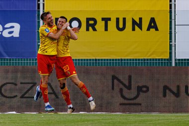 Miki Villar, Stadyum 'da Radomiak Radom ve Jagiellonia Bialystok takımları arasında oynanan PKO BP Ekstraklasa maçında Michal Sacek ile attığı golü kutluyor. Braci Czachorow, Radom, Polonya (Maciej Rogowski)