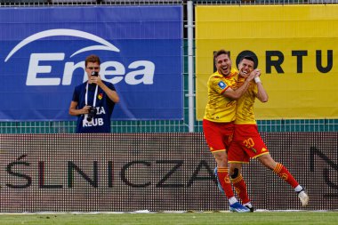 Miki Villar, Stadyum 'da Radomiak Radom ve Jagiellonia Bialystok takımları arasında oynanan PKO BP Ekstraklasa maçında Michal Sacek ile attığı golü kutluyor. Braci Czachorow, Radom, Polonya (Maciej Rogowski)