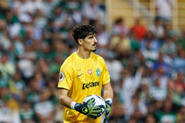 Supertaca Candido de Oliveira 2024 maçında Estadio Municipal de Aveiro 'daki Sporting CP ve FC Porto takımları arasında Vladan Kovaceviç