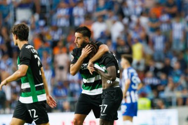 Geovany Quenda, Estadio Municipal de Aveiro 'daki Sporting CP ve FC Porto takımları arasında oynanan Supertaca Candido de Oliveira 2024 maçında attığı golü kutluyor.