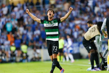 Eduardo Quaresma, Estadio Municipal de Aveiro 'daki Sporting CP ve FC Porto takımları arasında oynanan Supertaca Candido de Oliveira 2024 maçında attığı golü kutlar.