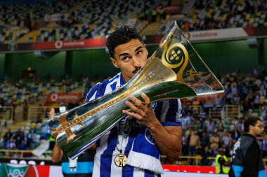 Stephen Eustaquio Supertaca Candido de Oliveira 2024 maçında Portekiz 'in Estadio Municipal de Aveiro kentinde bulunan Sporting CP ve FC Porto takımları arasında kutlama yaparken görüldü (Maciej Rogowski)
