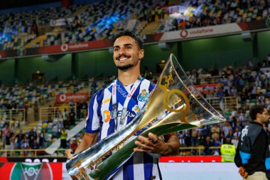 Stephen Eustaquio Supertaca Candido de Oliveira 2024 maçında Portekiz 'in Estadio Municipal de Aveiro kentinde bulunan Sporting CP ve FC Porto takımları arasında kutlama yaparken görüldü (Maciej Rogowski)
