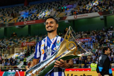 Stephen Eustaquio Supertaca Candido de Oliveira 2024 maçında Portekiz 'in Estadio Municipal de Aveiro kentinde bulunan Sporting CP ve FC Porto takımları arasında kutlama yaparken görüldü (Maciej Rogowski)