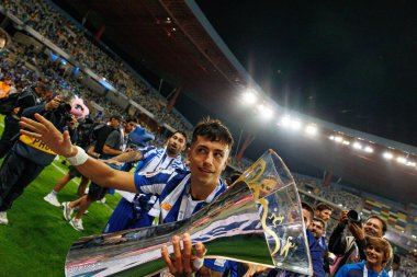 İvan Jaime Supertaca Candido de Oliveira 2024 maçında Portekiz 'in Estadio Municipal de Aveiro kentinde bulunan Sporting CP ve FC Porto takımları arasında kutlama yaparken görüldü (Maciej Rogowski)