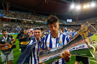 İvan Jaime Supertaca Candido de Oliveira 2024 maçında Portekiz 'in Estadio Municipal de Aveiro kentinde bulunan Sporting CP ve FC Porto takımları arasında kutlama yaparken görüldü (Maciej Rogowski)