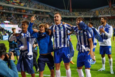 Goncalo Borges, Rodrigo Mora, Toni Martinez, Goncalo Sousa Supertaca Candido de Oliveira 2024 maçında Estadio Municipal de Aveiro, Portekiz 'de FC Porto takımları arasında kutlama yaparken görüldü (Maciej Rogowski)