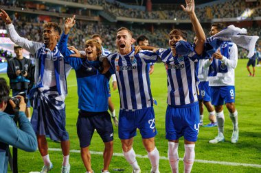 Goncalo Borges, Rodrigo Mora, Toni Martinez, Goncalo Sousa Supertaca Candido de Oliveira 2024 maçında Estadio Municipal de Aveiro, Portekiz 'de FC Porto takımları arasında kutlama yaparken görüldü (Maciej Rogowski)