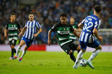 Supertaca Candido de Oliveira 2024 maçında Estadio Municipal de Aveiro, Portekiz 'deki Sporting CP ve FC Porto takımları arasında Marcus Edwards (Maciej Rogowski)
