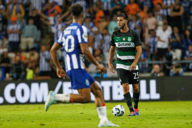 Goncalo Inacio Supertaca Candido de Oliveira 2024 maçı sırasında Portekiz 'in Aveiro şehrinde bulunan Estadio Municipal de Aveiro' da bulunan Sporting CP ve FC Porto takımları arasında (Maciej Rogowski)