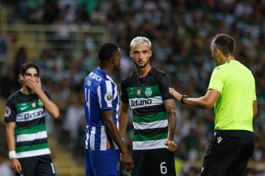 Otavio Ataide, Zeno Debast Supertaca Candido de Oliveira 2024 maçında Estadio Municipal de Aveiro, Portekiz 'deki Sporting CP ve FC Porto takımları arasında oynandı (Maciej Rogowski)