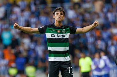 Eduardo Quaresma, Estadio Municipal de Aveiro, Portekiz 'deki Sporting CP ve FC Porto takımları arasında oynanan Supertaca Candido de Oliveira 2024 maçında attığı golü kutlar.)