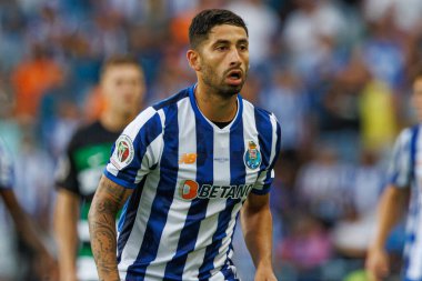 Supertaca Candido de Oliveira 2024 maçında Estadio Municipal de Aveiro, Portekiz 'deki Sporting CP ve FC Porto takımları arasında Alan Varela (Maciej Rogowski)