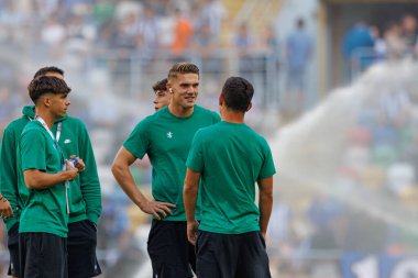 Viktor Gyokeres, Pedro Goncalves Supertaca Candido de Oliveira 2024 maçında Estadio Municipal de Aveiro, Portekiz 'deki Sporting CP ve FC Porto takımları arasında oynuyordu (Maciej Rogowski)