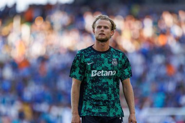 Portekiz 'in Estadio Municipal de Aveiro kentinde bulunan Sporting CP ve FC Porto takımları arasında oynanan Supertaca Candido de Oliveira 2024 maçı sırasında Morten Hjulmand (Maciej Rogowski)