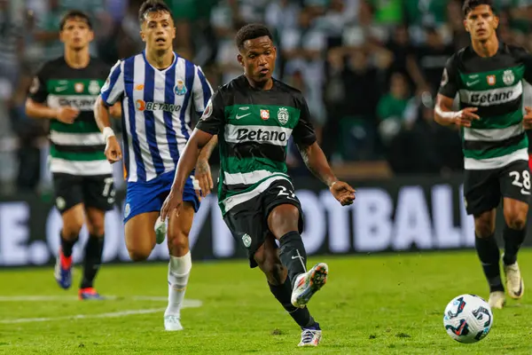 Cin Catamo Supertaca Candido de Oliveira 2024 maçında Estadio Municipal de Aveiro, Portekiz 'deki Sporting CP ve FC Porto takımları arasında (Maciej Rogowski)